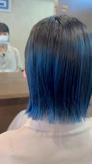 ミディアム カラー coupe ciseauxのヘアスタイル