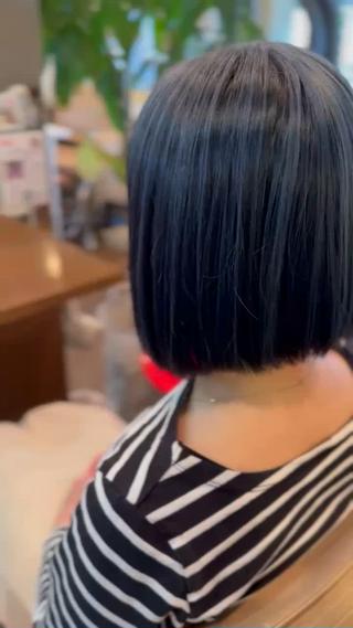 表面は筋感が出やすい２センチ幅程度のブルーアンブレラカラーインナーもブルーブラック 