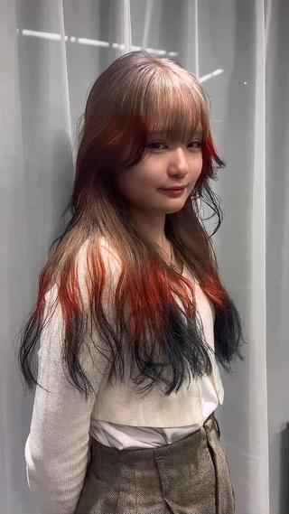 今大人気の狐カラー
赤の残留から、丁寧にブリーチしWhitebeigeベースに黒とオレンジデザイン
designcolorとても人気です!
是非一度おまかせください