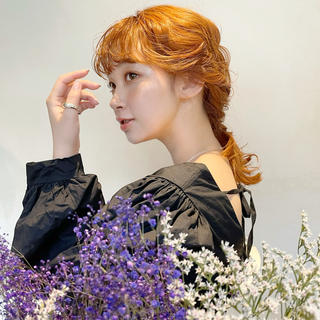 退色したブリーチの状態から色を載せました
オレンジベージュ大人気です♡イエベ春の方におすすめ♡ 