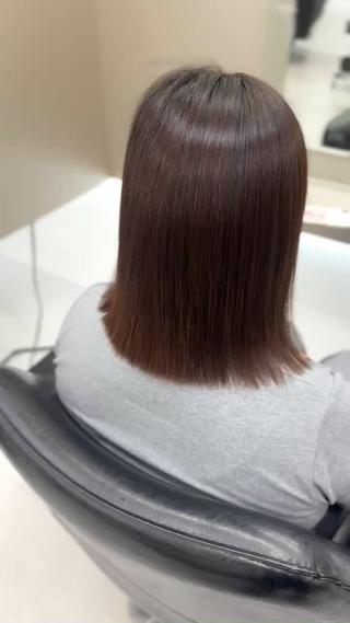 西明石で叶う、髪質改善ストレート

beforeは全体に広がりやすいクセと乾燥毛さん丁寧に薬剤塗布＆アイロン操作で
つるんっとなめらかストレートヘアに♪

 湿気で広がらない
 毎朝のスタイリングがラクになる
 光をまとったようなツヤ髪へ

「不自然なピンピンじゃなくて、ナチュラルにしたい！」
そんな方もお任せください◎
⁡
1人1人の髪質に合わせた優しい縮毛矯正で自分史上いちばん好きな髪叶えます♡

是非一度私に髪を任せて下さい


#西明石美容院
#西明石髪質改善
#西明石縮毛矯正
#西明石酸性ストレート 