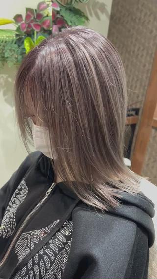 フルブリーチからのオンカラー♪
追加料金3300円で根本と毛先のカラーの色分けを自然に♪ 