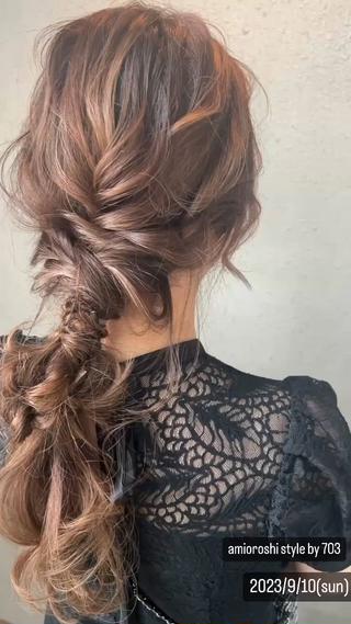 タイトアレンジを組み込んだ編み下ろしスタイル 