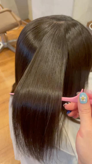 縮毛矯正にAujuaトリートメントでよりツヤツヤに
きれいな艶髪へ#縮毛矯正#艶髪 