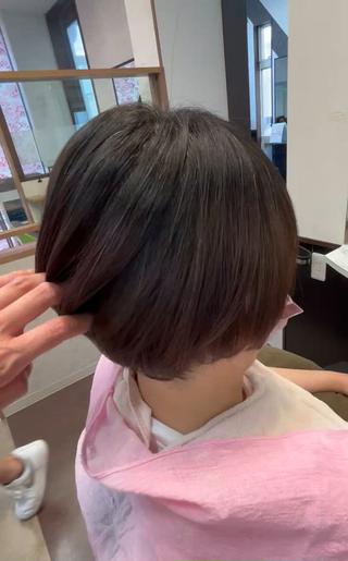 全体に自然な丸みで仕上げる縮毛矯正。
ドライヤーで乾かしただけです。