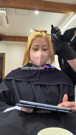 アンブレラカラー
表面と内側で色を分ける、今っぽおしゃれカラー

上はナチュラルカラー、内側にポイントでカラーを入れることで
派手すぎないのにしっかり可愛い
動いたときや巻いたときにチラ見えしておしゃれ
結んでも可愛いアレンジ映えスタイル

さりげなく個性を出したい方や、
初めてのデザインカラーにもおすすめです

カラーの組み合わせで雰囲気もガラッと変わるので、
自分だけの可愛いスタイル作りましょ
 