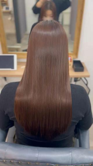 人気のストリートメント
自然な艶感、コテでもら巻ける縮毛矯正です
※ブリーチ毛不可