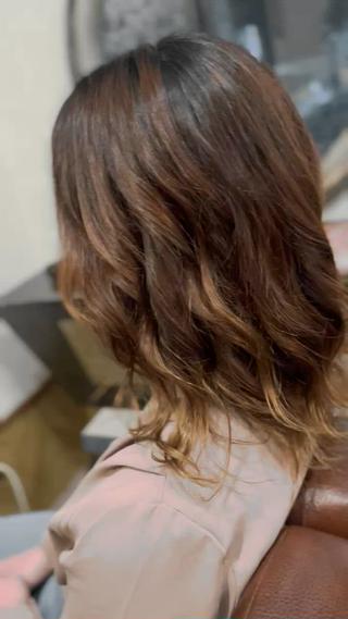 ミディアム DILL大通り所属・札幌初コテ巻きパーマ 🍁和田洋🍁のヘアスタイル