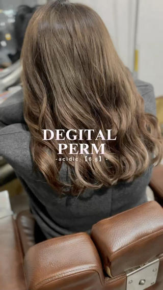 弱酸性デジタルパーマph6.5
スタイリングもねじり慣れると簡単です️
※ドライヤー時にねじって乾かした以外なにもしてません
最後にほぐして完成
追加で表面をつまんで巻いてみたりアレンジの幅も広がるので是非オススメですよ
 
