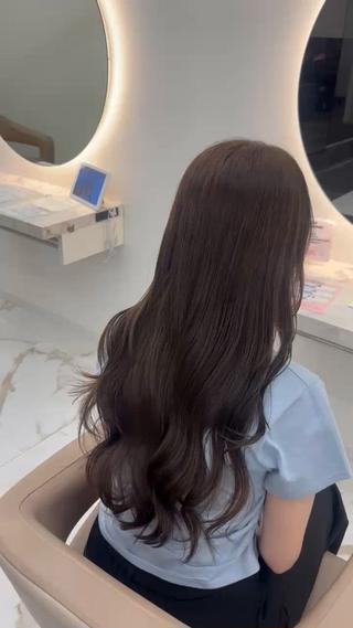 オリーブベージュで上品な透明感カラー 