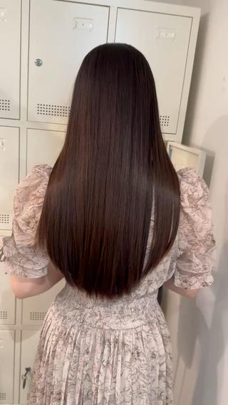 ロング ⭕鏡のような劇艶/ 賀川サトシ⭕️のヘアスタイル