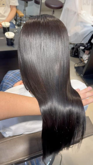 ロング ⭕鏡のような劇艶× 自然なストレート⭕️のヘアスタイル