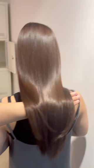 ロング ⭕鏡のような劇艶/ 賀川サトシ⭕️のヘアスタイル