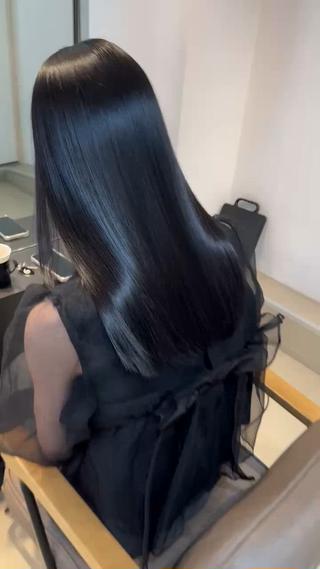 ロング ⭕鏡のような劇艶× 自然なストレート⭕️のヘアスタイル