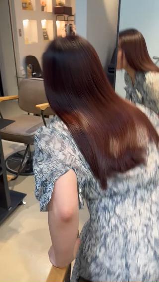 ロング ⭕鏡のような劇艶/ 賀川サトシ⭕️のヘアスタイル