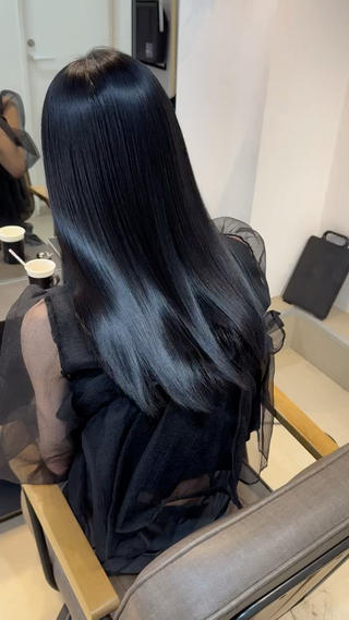 ロング ⭕鏡のような劇艶× 自然なストレート⭕️のヘアスタイル