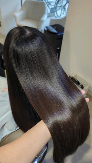 ロング ⭕鏡のような劇艶/ 賀川サトシ⭕️のヘアスタイル