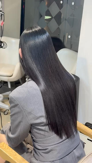 ロング ⭕鏡のような劇艶/ 賀川サトシ⭕️のヘアスタイル