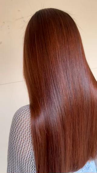 ロング ⭕鏡のような劇艶/ 賀川サトシ⭕️のヘアスタイル