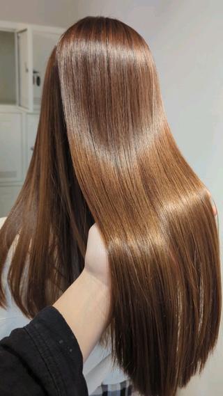 ロング ⭕鏡のような劇艶/ 賀川サトシ⭕️のヘアスタイル