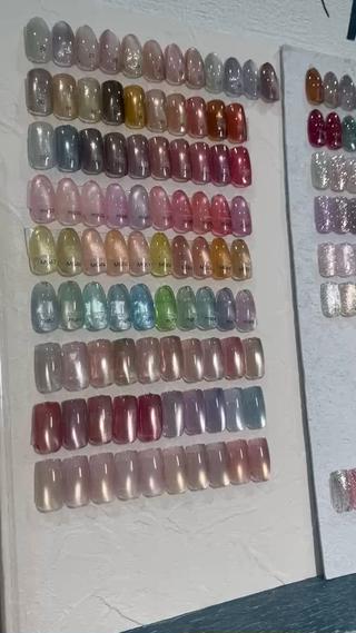 Instagramで話題の「enoi」各シリーズ全色取り揃えてます！  mag、Flashワンカラーコースor2時間artに1,000円でお選び頂けます!! 