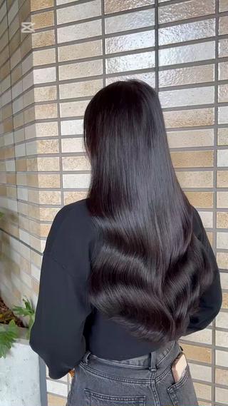 DEMIフローディアトリートメント
　ダメージ部分にフォーカスして選択的に補修！ブリーチやアイロンで失ったケラチンタンパク質を分子量の小さい順から入れていきます
　そして、仕上げにキューティクルのダメージホールにるまでアプローチする為、強度を高めしなやかな髪へ導きます 