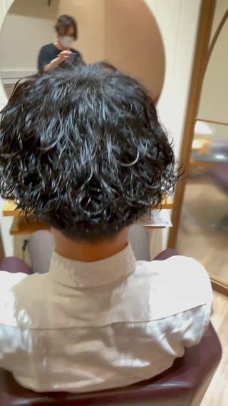 波巻きツイストスパイラル
頭の形を綺麗に見せる【骨格矯正カット】と連動させた 【オリジナルのワインディング構成】で再現性の高いパーマに!
気になったスタイルはいいね保存してカウンセリングの際にお使い下さい