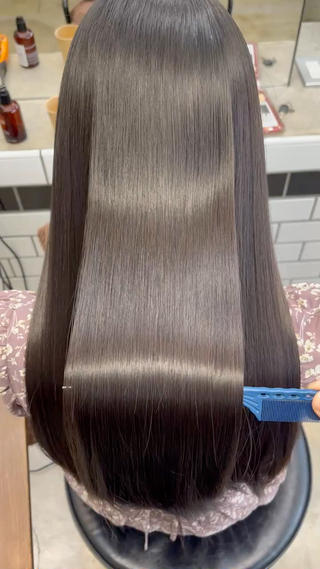 髪質改善には2種類あります

癖を伸ばすことのできる"髪質改善ストレート"

ダメージ補修、艶を出す事のできる"髪質改善トリートメント"

この2種類をお客様のお悩み、髪質に合わせてご提案させていただきます 