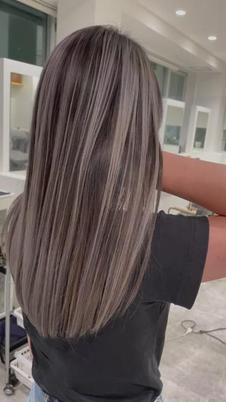 ホワイトバレイヤージュをお求めの方は、
今の髪色の状態、履歴を予めご相談、お伝え下さい。
画像や動画は参考にお使い下さい

是非お待ちしております
 