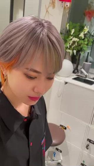 めくると可愛いオレンジとイエローがチラ見えします 