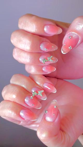 #王妃の園　
#ネイルサロン王妃の園
#王妃デザイン

ི ྀ ི ྀ ི ྀ
クリアな雰囲気なワンホン
チークとスキニーフレンチ

　
#新宿女子 #新宿区女子　#2024ネイルデザイン 
#2024冬ネイル #newnail #じゅんわりネイル  #ちゅるんネイル #美甲 #純欲ネイル#ワンホンネイル#フィルイン #美フォルム #ぷるんネイル #チークネイル #スキニーフレンチ #蝶々ネイル 
#自爪育成　#深爪育成 #新宿御苑ネイルサロン　#新宿三丁目ネイルサロン#新宿ネイル #新宿御苑ネイル  #新宿三丁目ネイル   