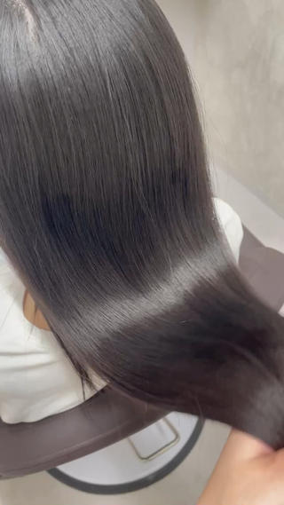 乾かしただけの状態です️

技術向上のため、トリートメントモデルを募集しています！髪の状態でお悩み、気になることろがある方はぜひご相談ください️ 