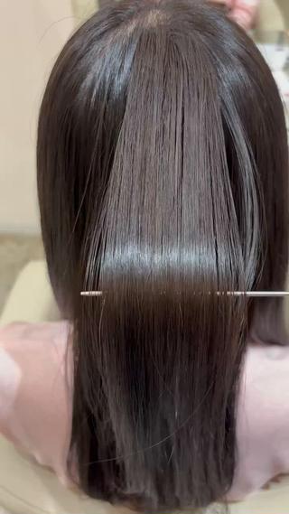 キラ髪をかけて気になるパヤ毛を抑えました 