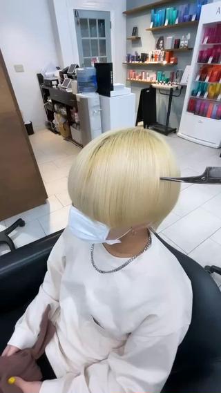 ショート ハイトーン特化🌟 カワシマシュンスケのヘアスタイル