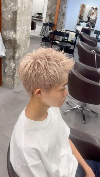 ショート ハイトーン特化🌟 カワシマシュンスケのヘアスタイル