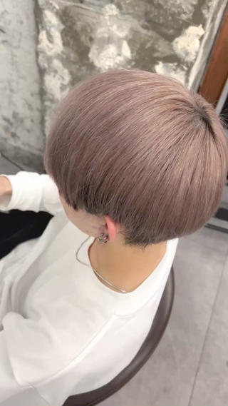 くすみピンクベージュ️


〚カラーモデル募集中〛
ブリーチカラー得意です！しっかりとしたカウンセリングと技術の提供をお約束します！

リタッチはしっかりと周期内に同じ美容師での施術がオススメです！

ブリーチを2回することで色に透明感を与える他、色落ちまで綺麗に保つことが出来ます！

黒染め、縮毛矯正、パーマなどの履歴があっても1度ご相談ください️


ヘアカラーでの悩みをなくします！
ダメージを極限に減らし完璧なハイトーンにします！

ブリーチは誰に任せるかで仕上がりの差が激しいカラーの1つです！
是非！僕におまかせください！ 