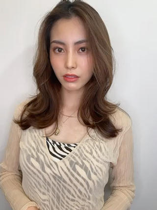 ふわっとくびれヘア♡
顔まわりカットで韓国ヘアに 