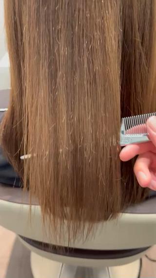 セミロング ブリーチ無し白髪ぼか し/艶髪/津嘉山のヘアスタイル