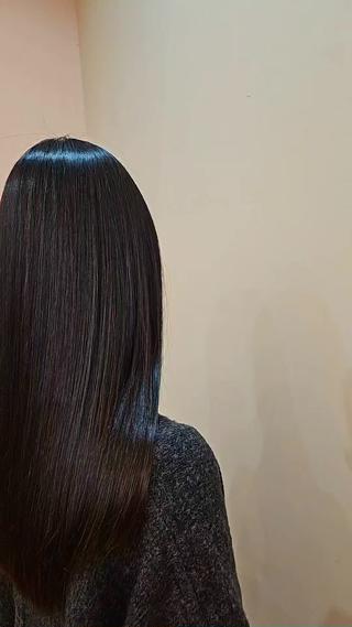 縮毛矯正しなくてもクセやうねり
パサつきやひろがりをここまでおさえることが
できるトリートメントです
柏で人気Ｎｏ．1のトリートメントとなっております 