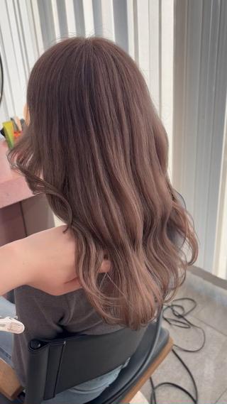 ロング 鈴木瑛里／ブロンド ベージュ／男女のヘアスタイル