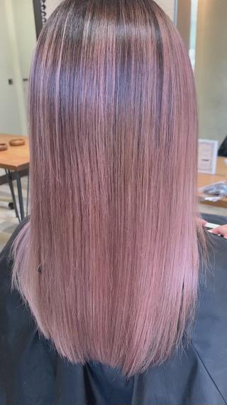 ミディアム カラー ブリーチ特化／ハイト ーン／ホワイトカラーのヘアスタイル