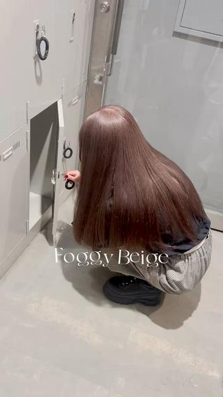 カラー ベージュ／ブラウン/ ナチュラルレイヤーのヘアスタイル