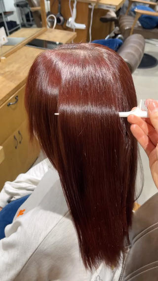 深みのあるレッドピンク 