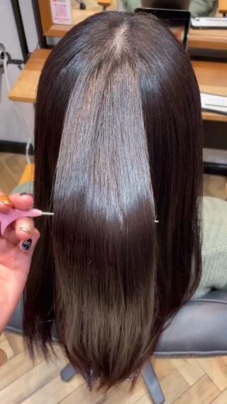 髪の状態をしっかりみて最小限のダメージで
施術させて頂きます 