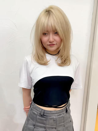 今回紹介するのは抜きっぱなしブロンドカラーです！⠀
ブリーチ2回以上のカラーとなります！⠀
⠀
【ケアブリーチとこだわり】⠀
最新ケア剤で業界最高峰のを用いたブリーチをしております。⠀
それに加えて、切れ毛やダメージを限りなく抑える薬剤知識とテクニックで丁寧に施術させて頂きます。⠀
お客様の理想の髪色になる最高のブリーチをしております。⠀
⠀
ダメージを最小限に抑え色落ちまで綺麗なハイトーン・デザインカラー・ブリーチカラーにしたい方1度お任せ下さい！⠀
⠀
Instagram→@jewil_ryutoたくさん可愛いスタイル載せてるので是非ご覧ください！⠀
⠀
 