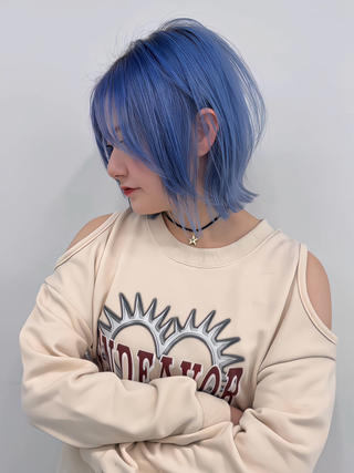 今回紹介するのはアイスブルーカラーです！⠀
ブリーチ2回以上のカラーとなります！⠀
⠀
【ケアブリーチとこだわり】⠀
最新ケア剤で業界最高峰のを用いたブリーチをしております。⠀
それに加えて、切れ毛やダメージを限りなく抑える薬剤知識とテクニックで丁寧に施術させて頂きます。⠀
お客様の理想の髪色になる最高のブリーチをしております。⠀
⠀
ダメージを最小限に抑え色落ちまで綺麗なハイトーン・デザインカラー・ブリーチカラーにしたい方1度お任せ下さい！⠀
⠀
Instagram→@jewil_ryutoたくさん可愛いスタイル載せてるので是非ご覧ください！⠀
⠀
 