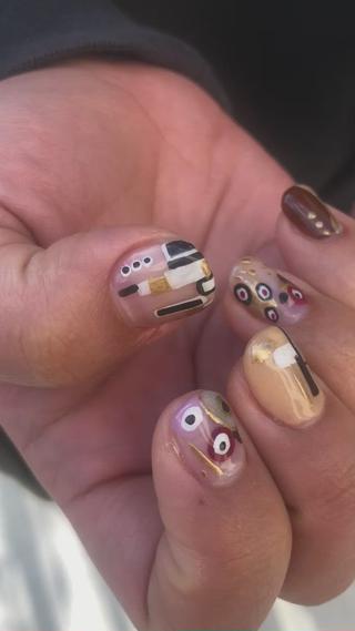 ⌘ Gustav Klimt Nails ⌘

芸術の秋に、
こんなネイルは
いかがですか
【option／art plus＋¥600】

𝒑𝒓𝒊𝒗𝒂𝒕𝒆 𝒏𝒂𝒊𝒍 𝒔𝒂𝒍𝒐𝒏 "𝕛𝕒𝕞𝕤𝕡𝕒𝕣𝕜"

平日の日中はベビーを
同室させていただいております
そのため通常よりお時間がかかる
場合がございます

あらかじめご了承お願いいたします。

ご不明な点などございましたら
お気軽にお問い合わせください　

Instagram "jamspark"

早めにご予約いただけると確実です

# ##nails #gelnail #naildesign #designnails#nuancenail#autumnnails #artnails #picturenails#paintingnails#gustavklimt #klimt #klimtnails #autumnnails  #ネイル #ネイルデザイン#デザインネイル#ニュアンスネイル#ニュアンスアート #秋ネイル#絵画ネイル#クリムト#クリムトネイル#手描きネイル #個性派ネイル#個性的ネイル#大人ネイル#フィルイン#芸術の秋#藤沢ネイル 