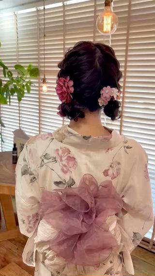 ツインおだんご×浴衣

ご来店お待ちしております♡
Instagram：@miku.hairmake

福岡・高宮駅徒歩5分”bright”美容室＆ヘアメイク◎
20​〜​30代女性の「特別な日」を可愛くサポート
▧ 美容師歴10年
▧ ヘアセット＋着付けまとめてOK
▧ 早朝予約対応可能 