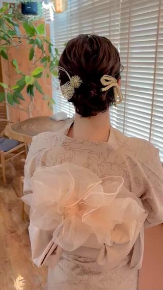 ゆるふわシニヨン×浴衣

ご来店お待ちしております♡
Instagram：@miku.hairmake

福岡・高宮駅徒歩5分”bright”美容室＆ヘアメイク◎
20​〜​30代女性の「特別な日」を可愛くサポート
▧ 美容師歴10年
▧ ヘアセット＋着付けまとめてOK
▧ 早朝予約対応可能 