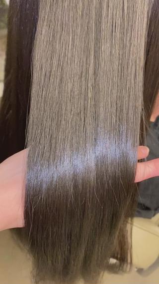 くせ毛さんや髪のボリュームが気になる方におすすめ

毎日のスタイリングが楽になり、手触りがよくなるコスメストレートしませんか？？ 